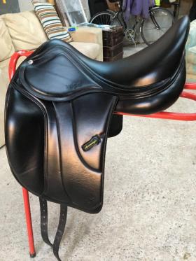 For sale: Superb Amerigo Dressage Saddle