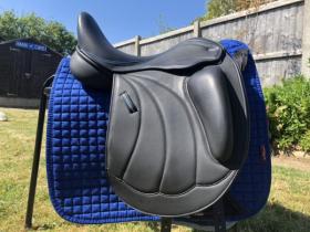 For sale: Brand New Close Contact Dressage Saddle