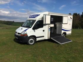 For sale: 3.5 tonne Renault Master with Extra Living/Grooms