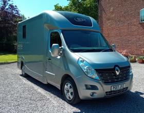 For sale: AUTOMATIC STX/Renault two-horse box